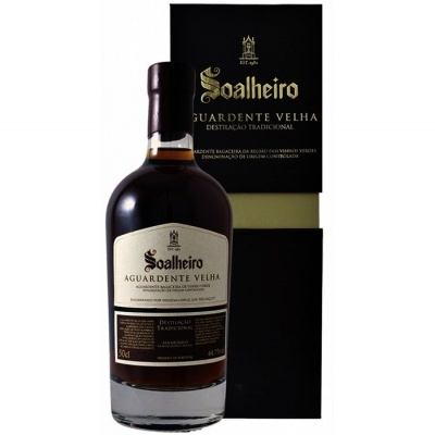 Garrafa de aguardente Soalheiro Aguardente Velha com caixa preta