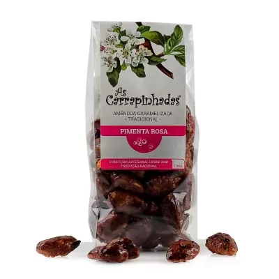 Pacote transparente de amêndoas caramelizadas 'As Carrapinhadas' com etiqueta branca rosa e verde