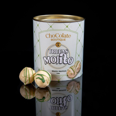 Embalagem cilíndrica de trufas de chocolate mojito com trufas brancas detalhadas a verde num fundo preto