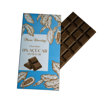 Barra de chocolate com embalagem azul e texto 0% açúcar