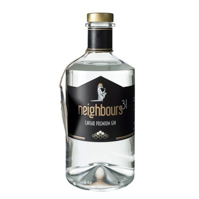 Garrafa de gin Neighbours 31 com rótulo preto e texto dourado e branco