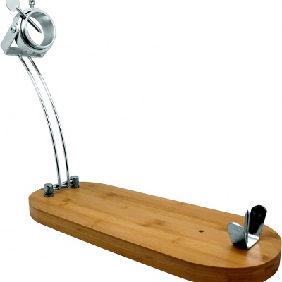 Suporte de madeira e metal para presunto com fixadores