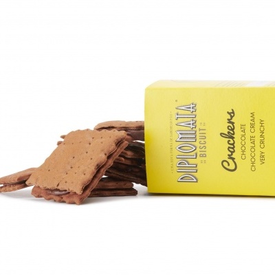 Bolachas de chocolate com embalagem amarela Diplomat Biscuit Cocolatera