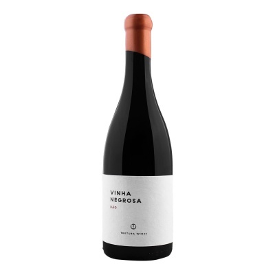 Garrafa de vinho tinto VINHA NEGROSA com rótulo branco e texto preto