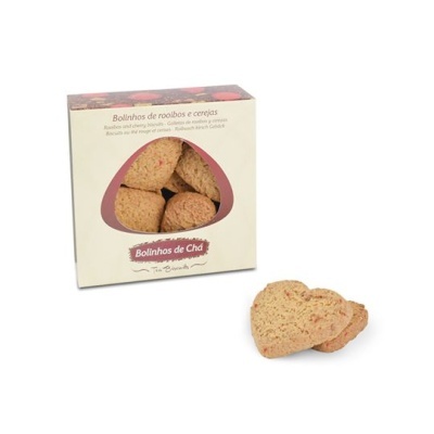 Caixa branca de biscoitos com janela transparente e biscoitos em forma de coração ao lado.