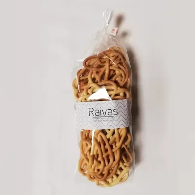 Pacote de bolachas em forma de letras com rótulo 'Raívas'