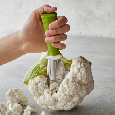 Descascador verde a ser usado para picar couve-flor branca