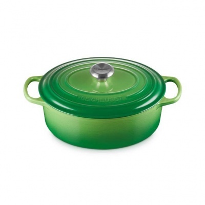 Caçarola verde de ferro fundido com tampa e pegas laterais