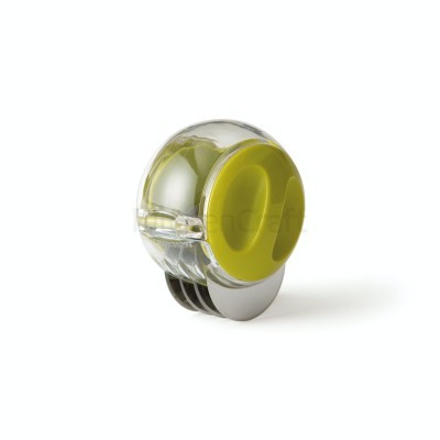 Cortador redondo transparente com topo verde e base metálica prateada