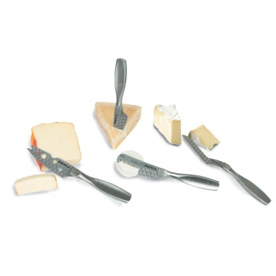 facas de queijo em aço inoxidável com queijo