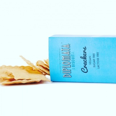 Caixa azul de bolachas DIPLOMATA BISCUITS sabor Ondina Mar com bolachas douradas