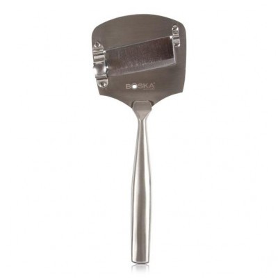 Ralador de queijo de metal prateado com lâmina cortante e cabo longo.