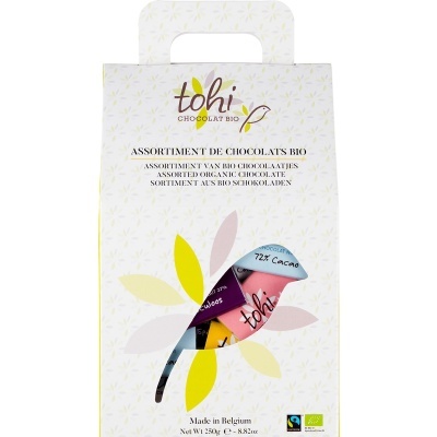 Caixa branca de chocolates bio Tohi com recorte em forma de folha mostrando chocolates coloridos
