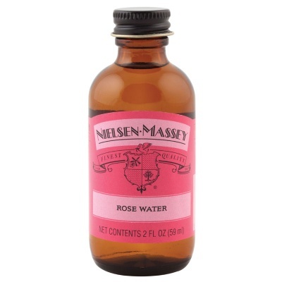 Frasco de vidro âmbar com etiqueta rosa Rose Water da Nielsen-Massey