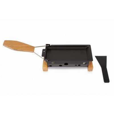 frigideira retangular antiaderente com cabo em madeira, suporte em madeira e espátula preta