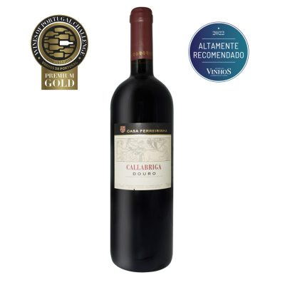 Garrafa de vinho tinto Callabriga Douro com selos de prémios