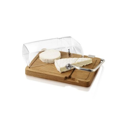 Tabuleiro de madeira com queijo branco e faca e tampa transparente