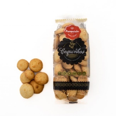 Pacote transparente com bolachas Coquinhos e bolachas fora do pacote