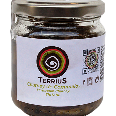 Frasco de chutney de cogumelos shiitake Terrius com rótulo branco e tampa metálica
