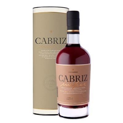 Garrafa de licor Cabriz com rótulo castanho claro e embalagem cilindrica castanha clara