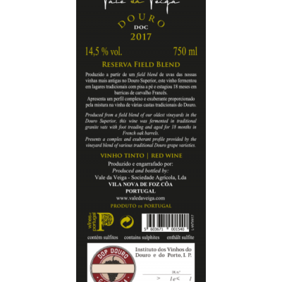 Etiqueta de vinho tinto Vale da Veiga DOC Douro 2017 com detalhes de produção e selo de garantia