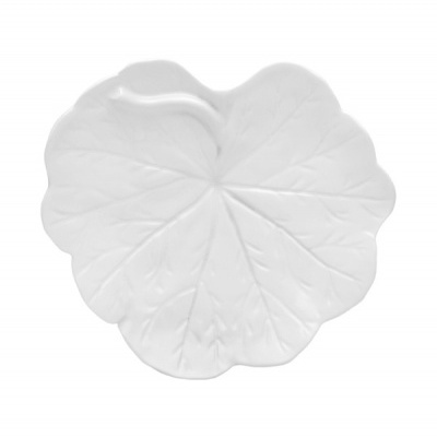 Prato decorativo branco em forma de folha com textura veias
