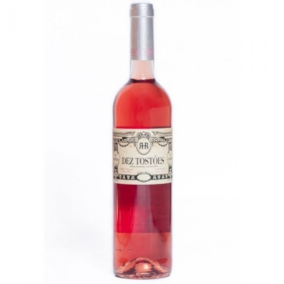 Garafa de vinho rosé Dez Tostões com rótulo branco e detalhes pretos