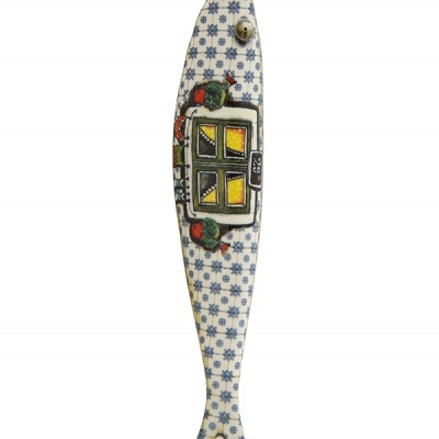 Espátula cerâmica formato peixe com padrão azul e janela pintada