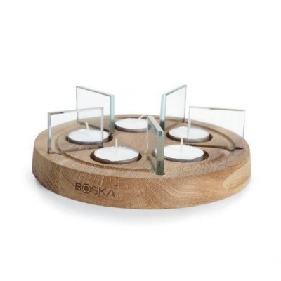 Base redonda de madeira com velas de chá e placas transparentes