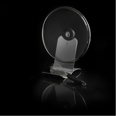 Suporte de metal com tampa de vidro e vara de arames preta