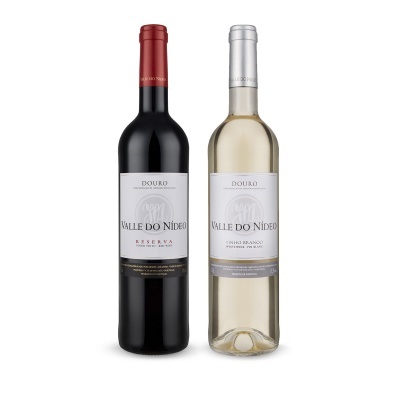 Duas garrafas de vinho Valle do Nideou, uma tinto Reserva e outra vinho branco