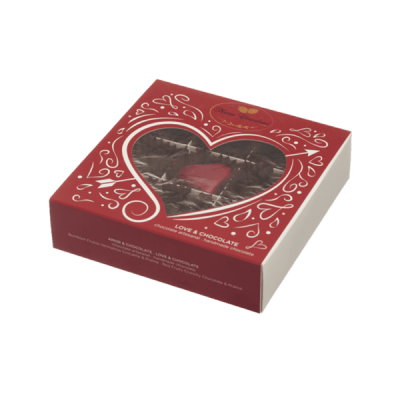 Caixa vermelha de bombons de chocolate com janela em forma de coração