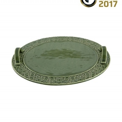 Travessa redonda verde de cerâmica com alças e padrão decorativo