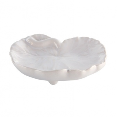 Prato decorativo em cerâmica branca em forma de folha