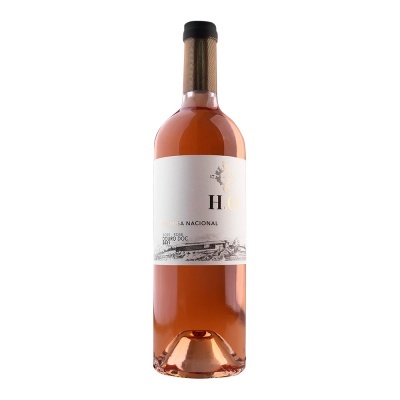 Garrafa de vinho rosé com rótulo branco e tampa preta