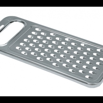 Ralador de metal prateado com cabo preto