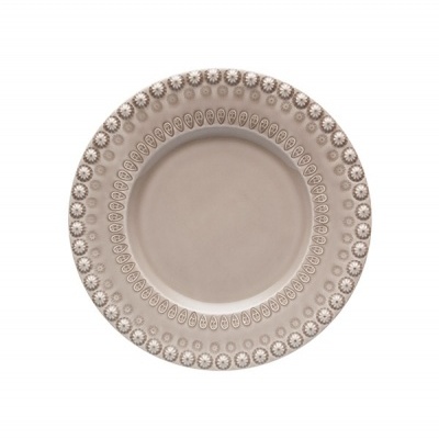 Prato redondo de cerâmica bege com padrão decorativo na borda