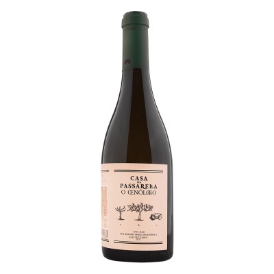 Garrafa de vinho Casa Passaréia O Enólogo com rótulo bege e ilustrações pretas