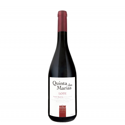 Garrafa de vinho tinto Quinta das Marias com rótulo branco e tampa vermelha