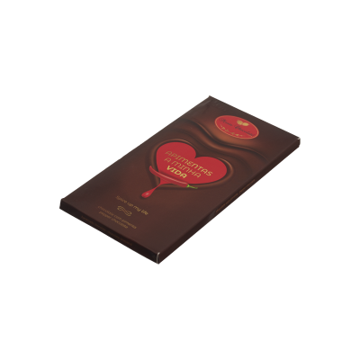 Tablete de chocolate com embalagem castanha e pimento vermelho em forma de coração