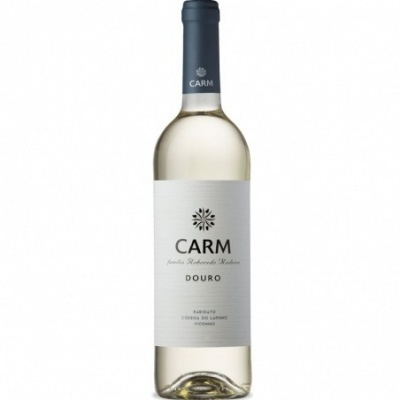 Garrafa de vinho branco CARM Douro com rótulo branco e tampa azul escura
