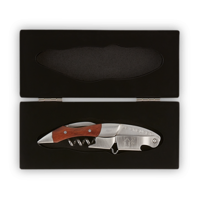 saca-rolhas em caixa preta com interior almofadado