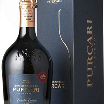 Garrafa e caixa de espumante Purcari com rótulo azul e dourado