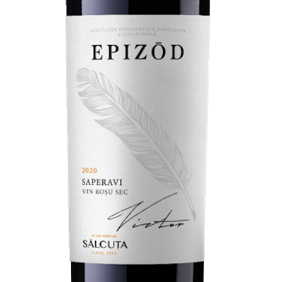 Garrafa de vinho tinto com rótulo branco e desenho de pena cinzenta