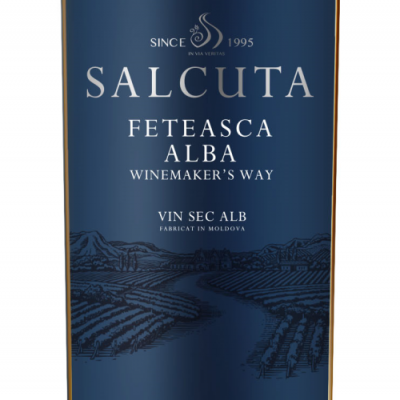 Rótulo de vinho Salcuta Feteasca Alba com fundo azul e ilustração