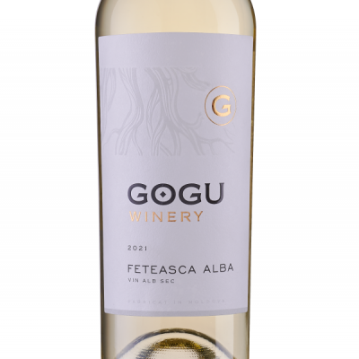 Garrafa de vinho branco GOGU WINERY com rótulo branco e texto dourado e preto