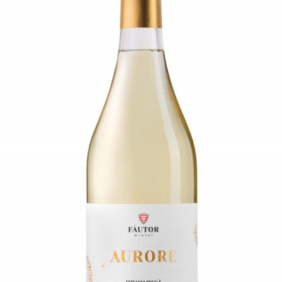 Garrafa de vinho branco com rótulo branco e cápsula dourada