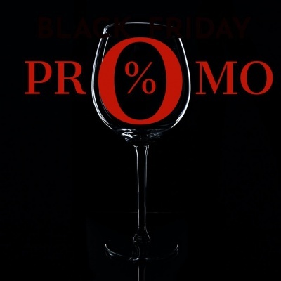 Taça de vinho com texto PROMO em vermelho e fundo negro com BLACK FRIDAY