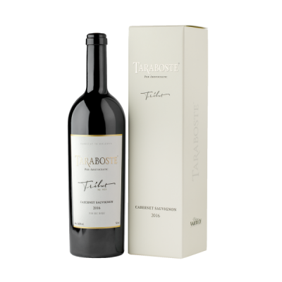 Garrafa de vinho Taraboste Cabernet Sauvignon 2016 e caixa branca