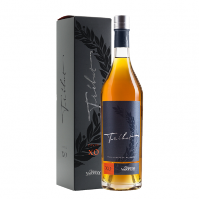 Garrafa de licor ambar Talisman Divin XO com caixa preta